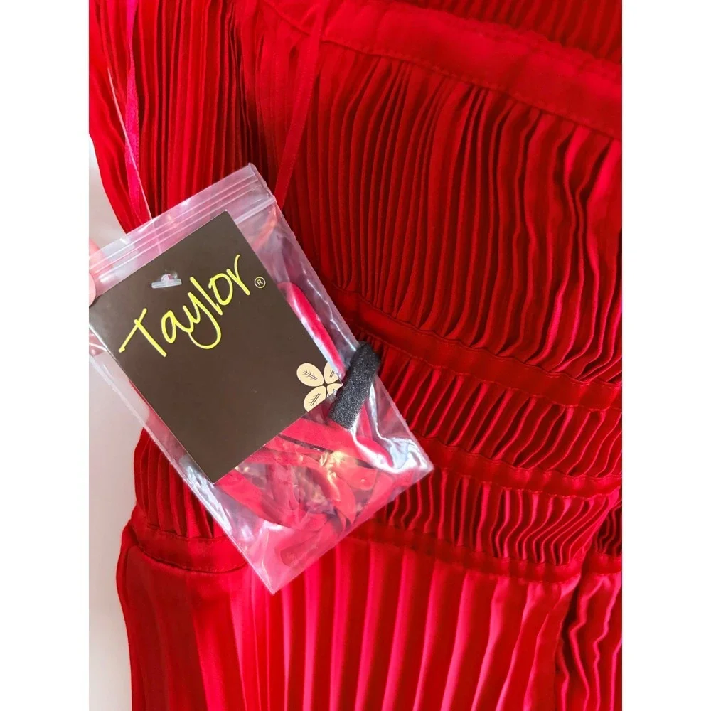 NWT Women's Taylor Strapless Sunburst Pleated Dress SZ 12 Red party - Picture 12 of 14
